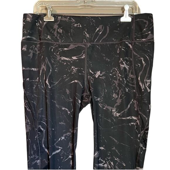 ‎Athleta printed cropped leggings. Size large tall. - Picture 12 of 12
